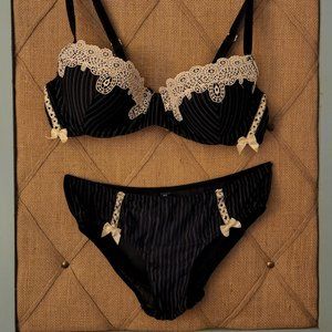 Black and cream lacy pinstripe Ambrielle pushup bra 36B and panty 5/S